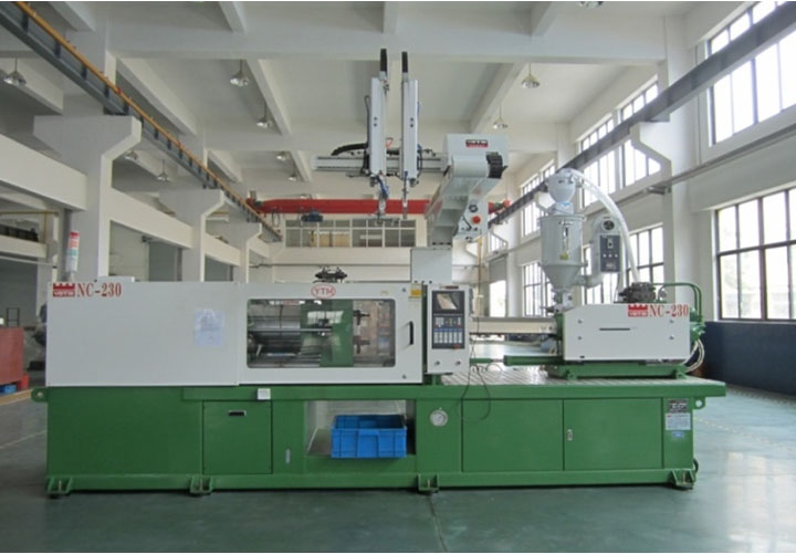 Fully automatic injection molding machine